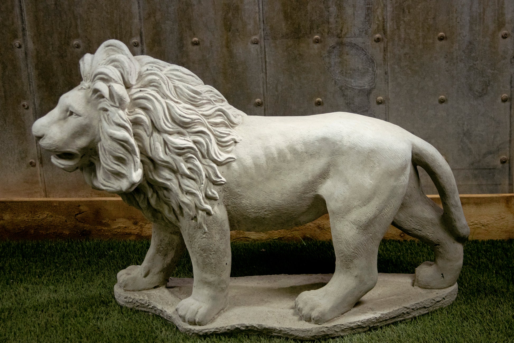 Standing Lion - XL
